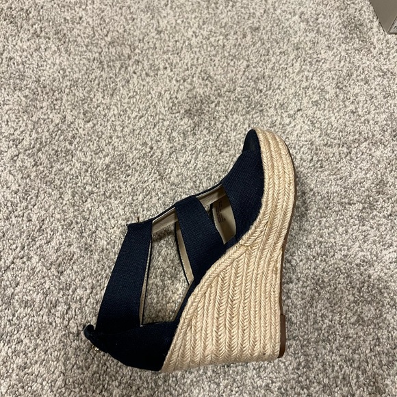 Michael Kors navy canvas size 7 wedges - Picture 2 of 4